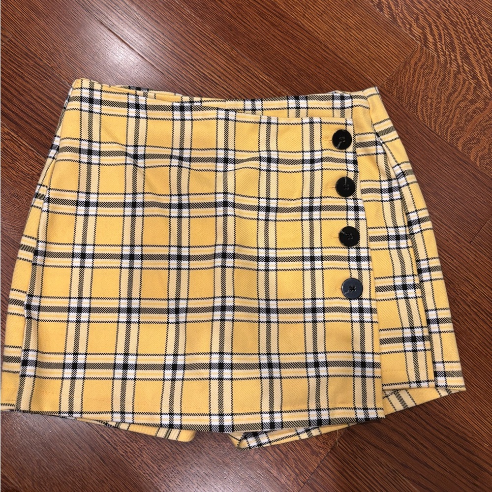 Yellow and black plaid mini skort